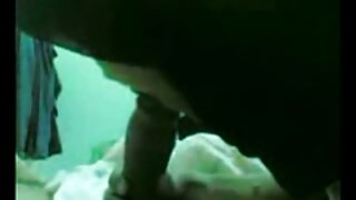 Приголомшлива сексуальна брюнетка полірує пизду ззаду на секс відео інцест широкому ліжку