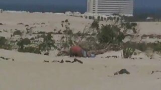 Балакучі спортивні дівчата з красивими дупами секс відео ігри збираються спокусити чоловіка на пляжі