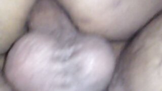 Розпусна брюнетка з маленькими порно відео сайт цицьками Барбі отримує буріння свого ануса