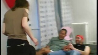 Спокуслива брюнетка студентка коледжу показує свою порно відео домашне дупу чорношкірому чоловікові